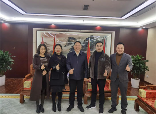 博众研究院校友同盟走进四川尊龙凯时建设集团